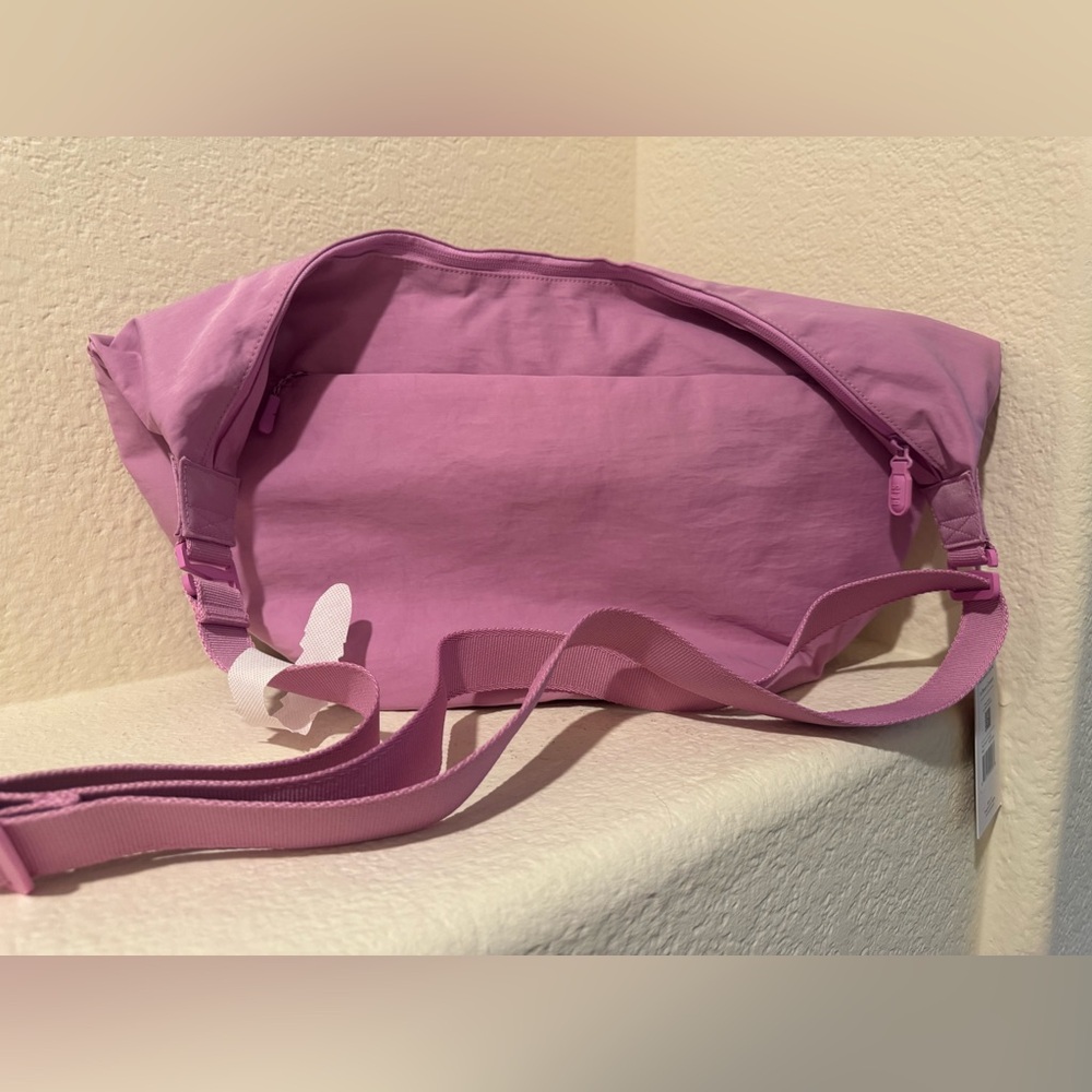 BEIS The Crescent Catchall in Berry NWT - Picture 8 of 13